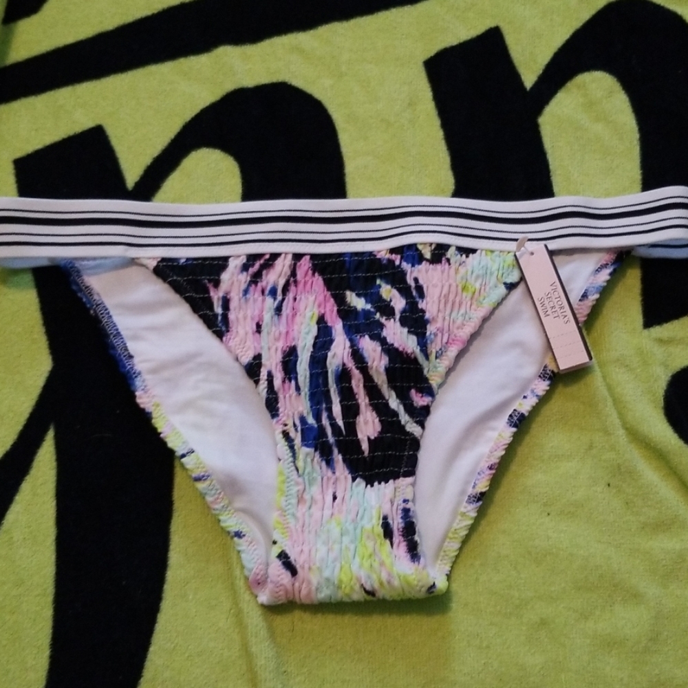 Vs swim bottom